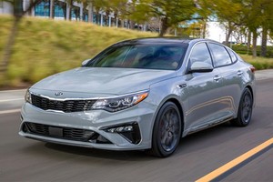 Kia Optima 2019 vừa ra mắt tại triển lãm ôtô New York (Mỹ).