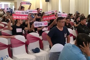 Hàng trăm khách hàng bức xúc trước việc chủ đầu tư nhiều lần thất hứa