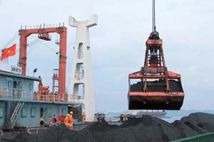 Xuất than thu hẹp, nhập khẩu tăng nhanh