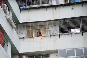 Nhiều người dân sống trong các tòa nhà chung cư đang lơ là với bà hỏa. Ảnh: Dũng Minh