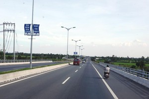 Với lưu lượng giao thông tăng cao hiện nay, nhu cầu xây dựng cao tốc là rất lớn. Ảnh: Đức Thanh