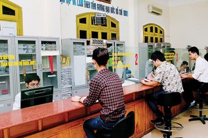 Trong tổng số nợ, nợ BHXH khoảng 10.000 tỷ đồng, nợ BHYT khoảng 2.000 tỷ đồng