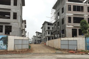 26 căn biệt thự có diện tích sàn 500 m2 tại Dự án Khai Sơn Hill xây dựng không phép. Ảnh: Nhất Nam