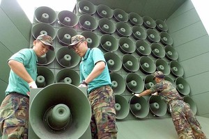 Một dàn loa phát thanh chống Triều Tiên của Hàn Quốc tại biên giới. Ảnh: Korea Herald.