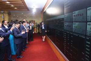 Đấu giá cổ phần qua HNX đắt hàng