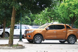 Sân chơi bị biến thành bãi gửi xe
