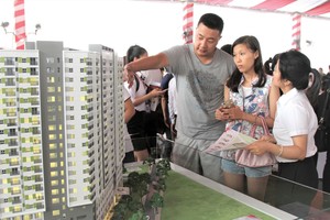 Các dự án mới đua nhau mọc lên tại khu vực vùng ven. Ảnh: Gia Huy