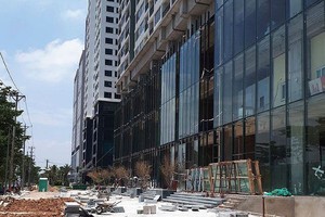 Khách hàng tố chủ đầu tư ép nhận nhà khi chưa đủ điều kiện bàn giao. Ảnh: Nnguyễn Thành