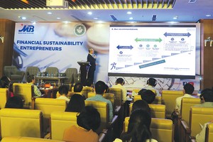 Mục sở thị cách công ty mẹ gọi vốn