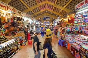 Có nhất thiết có thêm văn bản quản lý việc đặt tên siêu thị, quy định về khuyến mại, quảng bá của các chợ? Ảnh: ST