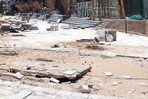 Mặt bằng ngổn ngang tại dự án Ngoại giao đoàn