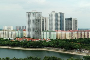 Nhiều dự án xin điều chỉnh quy hoạch để thêm tầng, tăng diện tích đất xây dựng tạo ra sự ngột ngạt cho đô thị. Ảnh: Dũng Minh