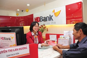 Nhiều ngân hàng cộng thêm biên độ lãi suất tiết kiệm cho khách hàng lớn tuổi.