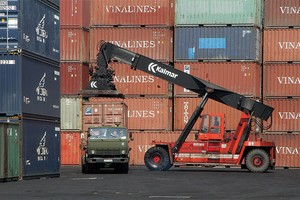 Việt Nam là nền kinh tế phụ thuộc vào thương mại cao thứ hai ở Đông Nam Á, sau Singapore