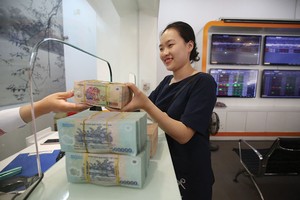 Khi các công ty chứng khoán chăm sóc nhà đầu tư tận tâm, tận lực, chắc chắn sẽ được đền đáp bằng sự tin tưởng, gắn bó của nhà đầu tư.