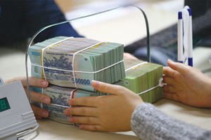 Các ngân hàng áp dụng lãi suất kỳ hạn dài cao hơn nhiều so với kỳ hạn ngắn