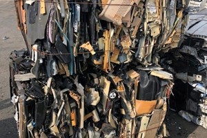 Theo Tổng công ty Tân Cảng Sài Gòn, số container tồn đọng tại Cảng Cát Lái đã lên tới con số 8.000, chiếm hơn 10% diện tích kho bãi của cảng, chủ yếu ở diện cấm nhập hoặc sai mã số hải quan.