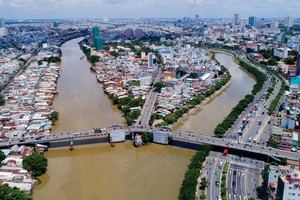 Việc triển khai đề án thành phố thông minh và đẩy mạnh đầu tư hạ tầng của TP.HCM sẽ tạo cú huých cho thị trường bất động sản. Ảnh: Lê Toàn