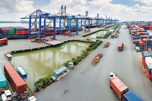 Cổ phiếu của các doanh nghiệp ngành logistics đang giảm giá, 
phần nào đưa định giá cổ phiếu ngành trở nên hấp dẫn hơn