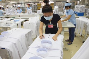 Dây chuyền sản xuất áo sơ mi xuất khẩu sang Mỹ. Ảnh: PV