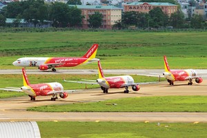 Sự tham gia của nhiều hãng hàng không tư nhân đã tạo ra một thị trường vận tải hành không cạnh tranh mạnh mẽ