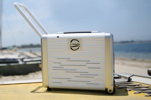 Máy điều hòa sách tay năng lượng mặt trời, xua tan cái nóng mùa hè