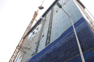 Khó cắt ngọn tòa nhà 8B Lê Trực