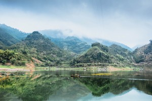 Bị “bỏ bùa” ở Đà Bắc