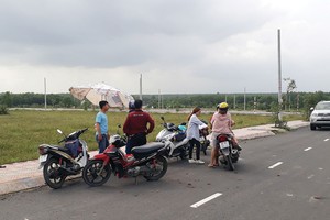 Không chỉ là cầu nối giữa bên mua và bên bán, môi giới ngày nay còn phải tư vấn, hỗ trợ khách hàng trong việc định giá sản phẩm, pháp lý…