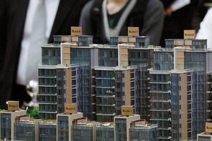 Giá nhà đồng loạt đi xuống trên toàn cầu