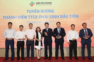 HNX vinh danh 7 thành viên đầu tiên trên thị trường phái sinh (tháng 10/2017).