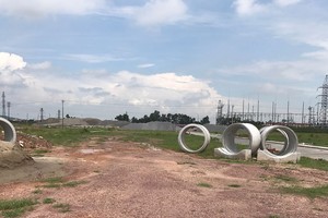 Dự án Đình Trám – Sen Hồ chậm tiến độ, chưa hoàn thiện hạ tầng kỹ thuật, nhưng đã được rao bán tràn lan trên mạng. Ảnh: Nhất Nam