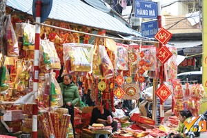 Quan niệm hóa nhiều vàng mã để nhận lộc đang gây tốn kém, lãng phí. 