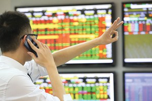 Chứng khoán quý IV: Cơ hội nhiều hơn rủi ro