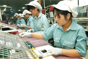 Sản xuất linh kiện tại nhà máy của Công ty Panasonic (Khu công nghiệp Thăng Long, Hà Nội). Ảnh: Đức Thanh