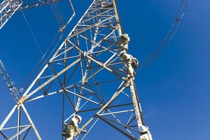 Hệ thống truyền tải điện hiện chưa đáp ứng kịp việc phát triển nhanh từ các dự án điện mặt trời