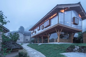 Nhà sách thơ mộng giữa sương mờ