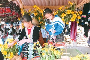 Du lịch Sin Suối Hồ: Giữ gìn nét văn hóa người Mông