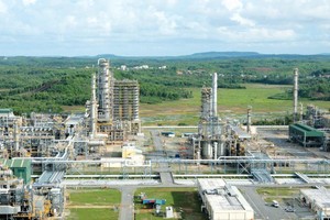 Nhà máy Lọc dầu Dung Quất không thể không nâng cấp, nhưng đang gặp khó với kế hoạch vay vốn 1,29 tỷ USD. Ảnh: Đức Thanh
