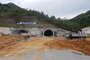 Thi công hầm đường bộ Cù Mông.