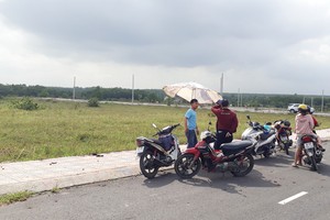 Chỉ có các dự án đất nền tương đối đắt hàng. Ảnh: Việt Dũng