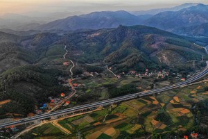 Toàn cảnh cao tốc Hạ Long - Vân Đồn. Ảnh: Đỗ Phương