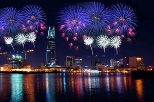 TP.HCM bắn pháo hoa đêm giao thừa tại 8 điểm