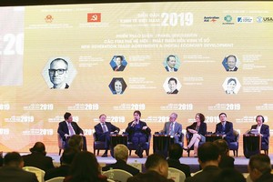 Phiên thảo luận các hiệp định thương mại tự do thế hệ mới - phát triển kinh tế số tại Diễn đàn Kinh tế Việt Nam 2019.