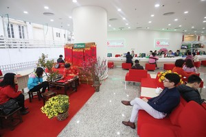 Đầu năm, nhân viên ngân hàng “ngập” trong tiền