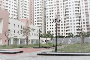 Khu nhà ở tái định cư 12.000 căn tại khu Bình Khánh, quận 2 dù xây dựng 10 năm nhưng vẫn không ai ở. Ảnh: Gia Huy