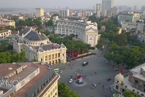 Tuyến xe buýt “bon bon” tìm hiểu thành phố Hà Nội kết nối với 5 bảo tàng là những điểm dừng chân để các phóng viên tìm hiểu sâu hơn về Hà Nội