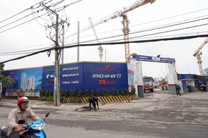 Dự án Trung tâm thương mại dịch vụ căn hộ tại 76 Tôn Thất Thuyết, Q.4, TP.HCM - Ảnh: QUANG ĐỊNH