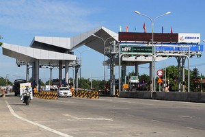 Trạm BOT Tam Kỳ hụt doanh thu do xe đổ dồn đi miễn phí vào cao tốc Đà Nẵng - Quảng Ngãi.