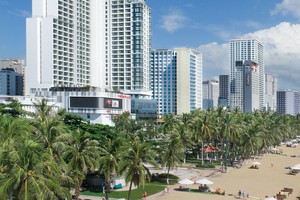 Long đong số phận “con lai” condotel